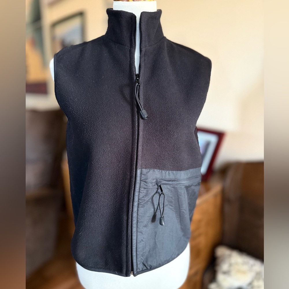 Old Navy Women's Black Vest with Pocket - Picture 2 of 10